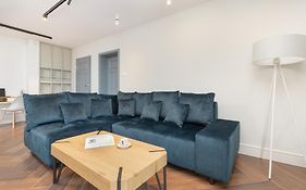 Exceptional Apartment With Charming Garden And Parking By Noclegi Renters